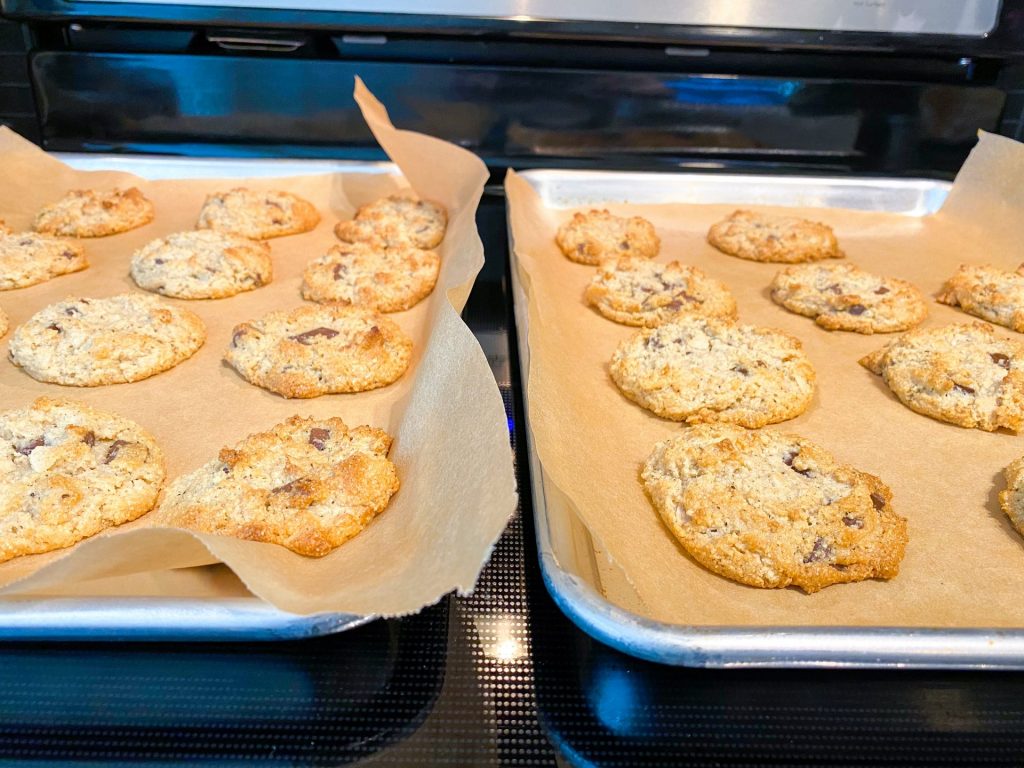 picture of baked vegan cookies
